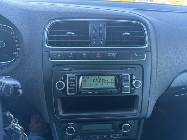 volkswagen-polo-diesel-2010-big-22