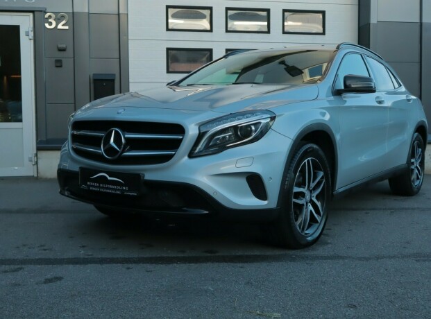 mercedes-benz-gla-bensin-2015-big-2