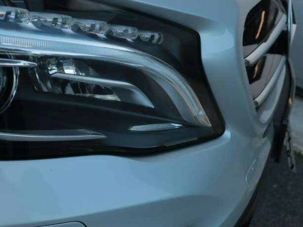 mercedes-benz-gla-bensin-2015-big-25