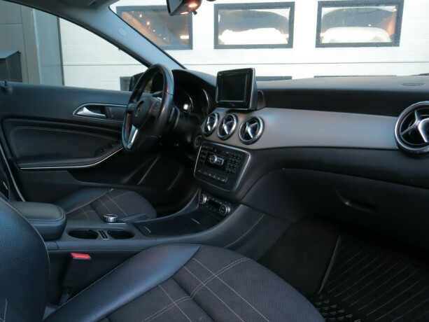 mercedes-benz-gla-bensin-2015-big-10