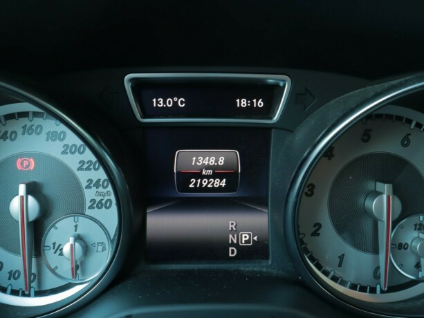 mercedes-benz-gla-bensin-2015-big-28