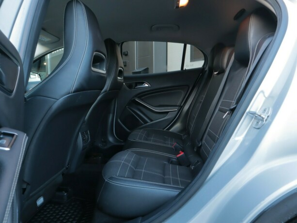 mercedes-benz-gla-bensin-2015-big-12