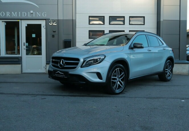 mercedes-benz-gla-bensin-2015-big-0