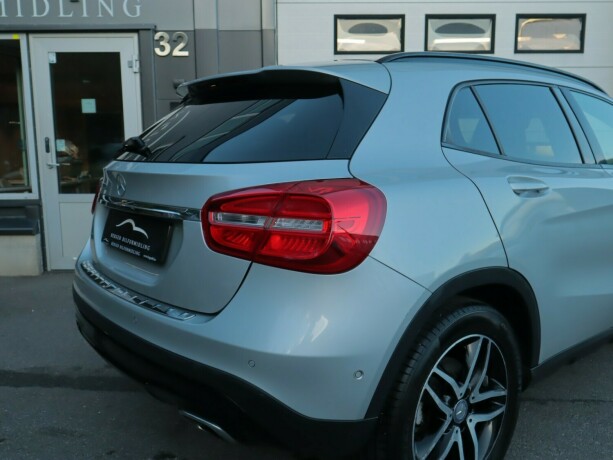 mercedes-benz-gla-bensin-2015-big-4