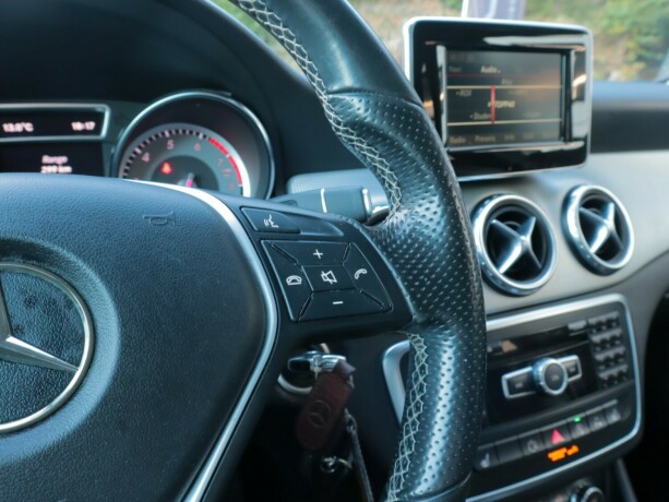 mercedes-benz-gla-bensin-2015-big-18