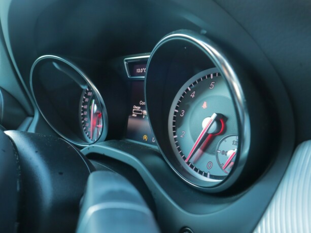 mercedes-benz-gla-bensin-2015-big-19