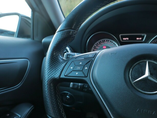 mercedes-benz-gla-bensin-2015-big-17