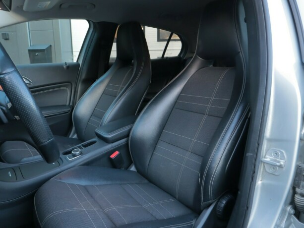 mercedes-benz-gla-bensin-2015-big-8