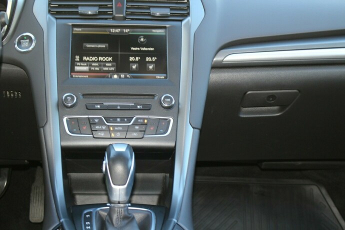 ford-mondeo-elektrisitetbensin-2016-big-10