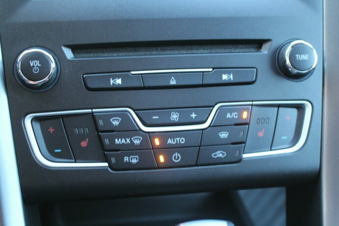 ford-mondeo-elektrisitetbensin-2016-big-24