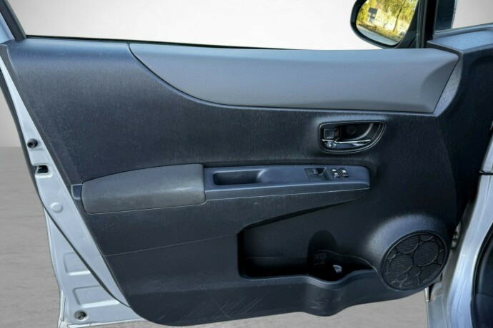 toyota-yaris-bensin-2012-big-11