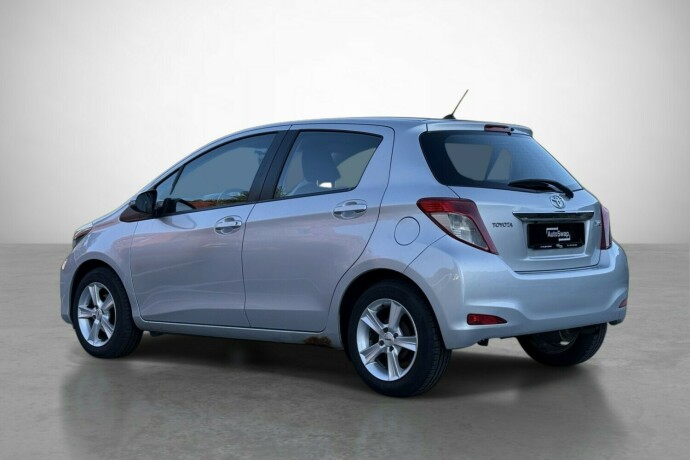 toyota-yaris-bensin-2012-big-7