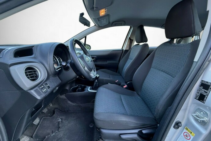 toyota-yaris-bensin-2012-big-12