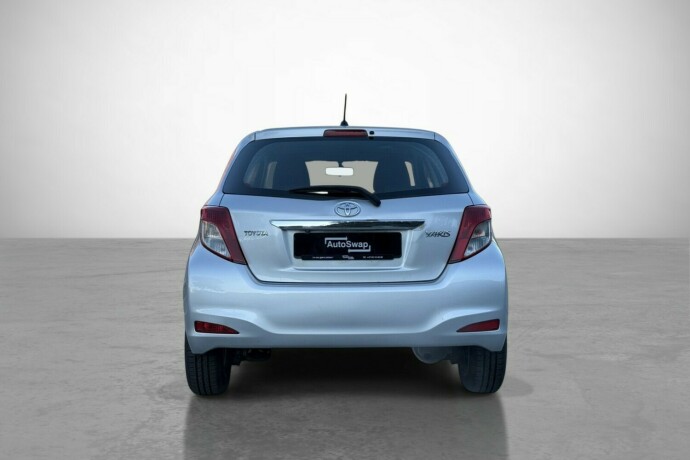 toyota-yaris-bensin-2012-big-9
