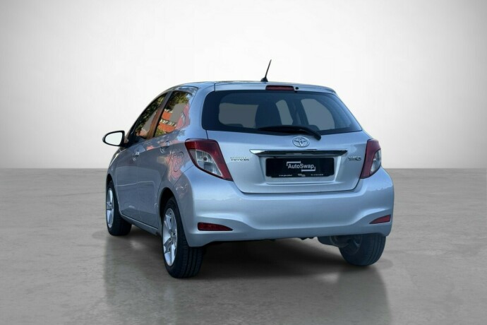 toyota-yaris-bensin-2012-big-8