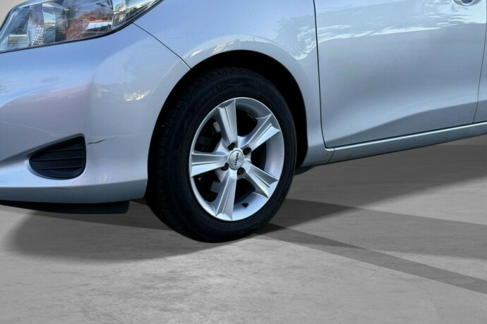 toyota-yaris-bensin-2012-big-4