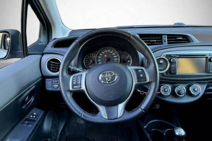 toyota-yaris-bensin-2012-big-25