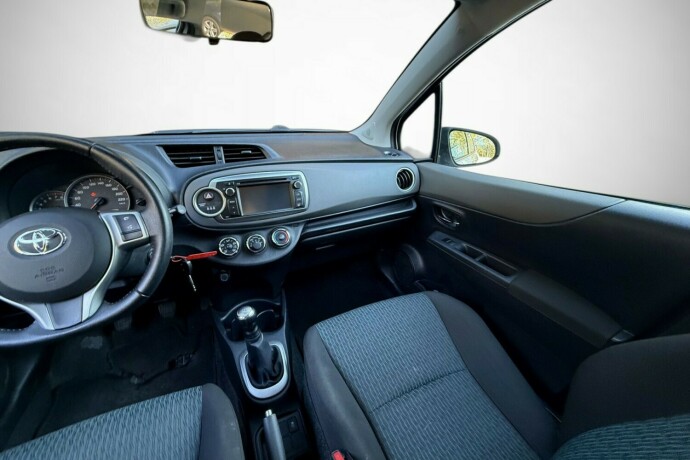 toyota-yaris-bensin-2012-big-24