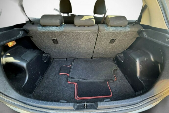 toyota-yaris-bensin-2012-big-28