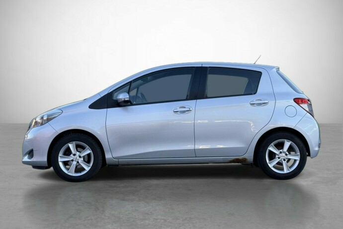 toyota-yaris-bensin-2012-big-5