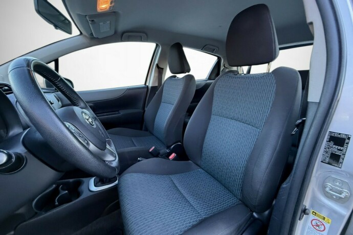 toyota-yaris-bensin-2012-big-13