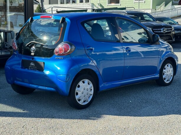 toyota-aygo-bensin-2010-big-3