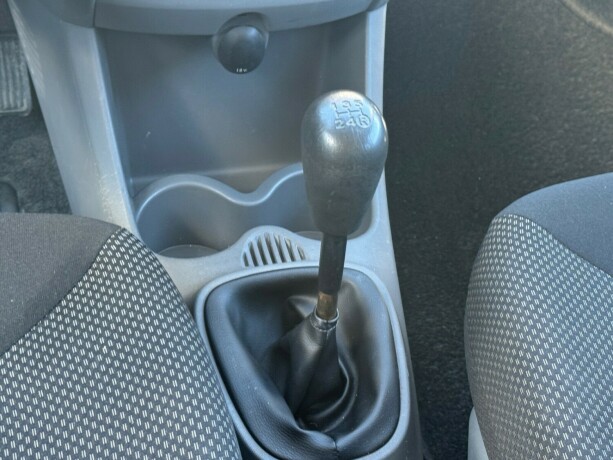 toyota-aygo-bensin-2010-big-9