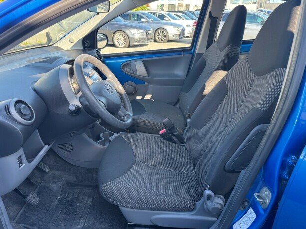 toyota-aygo-bensin-2010-big-10