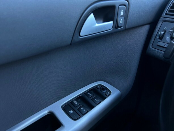 volvo-v50-diesel-2007-big-21