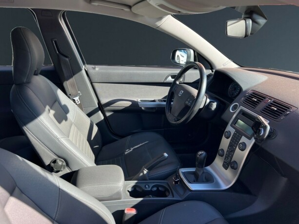 volvo-v50-diesel-2007-big-11