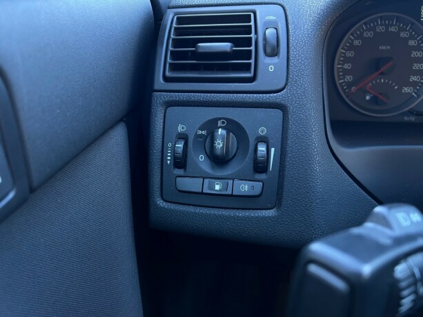 volvo-v50-diesel-2007-big-15