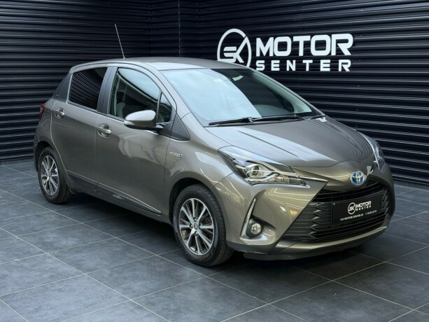 toyota-yaris-elektrisitetbensin-2019-big-0