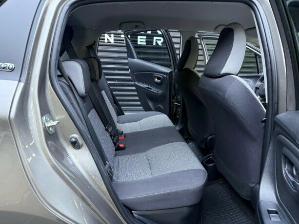 toyota-yaris-elektrisitetbensin-2019-big-32