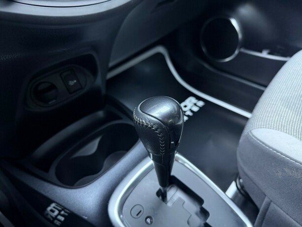 toyota-yaris-elektrisitetbensin-2019-big-26