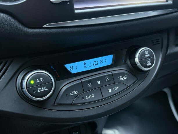 toyota-yaris-elektrisitetbensin-2019-big-25