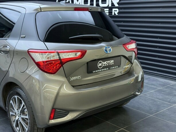 toyota-yaris-elektrisitetbensin-2019-big-5