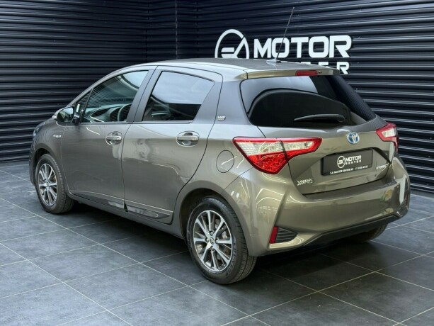 toyota-yaris-elektrisitetbensin-2019-big-1