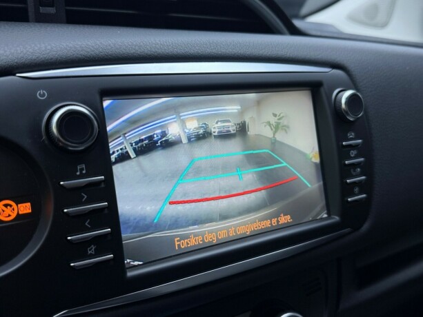 toyota-yaris-elektrisitetbensin-2019-big-23