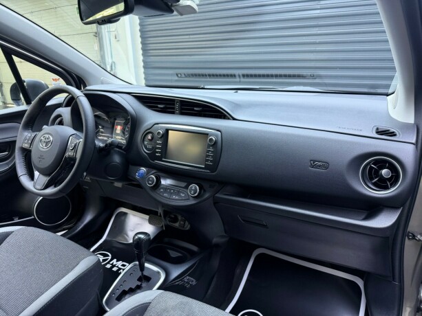 toyota-yaris-elektrisitetbensin-2019-big-11