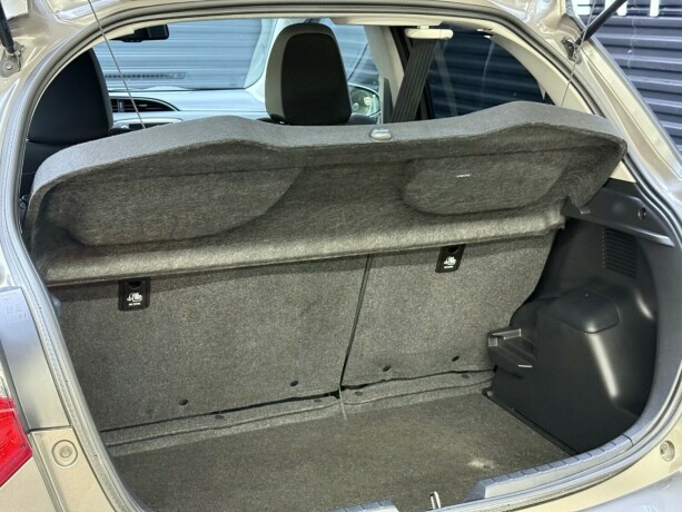 toyota-yaris-elektrisitetbensin-2019-big-33