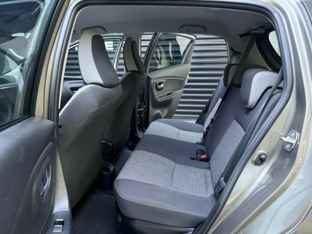 toyota-yaris-elektrisitetbensin-2019-big-31