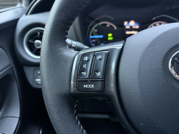 toyota-yaris-elektrisitetbensin-2019-big-14