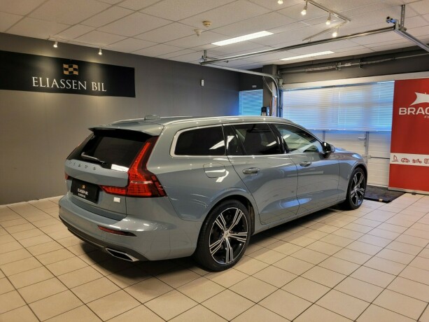 volvo-v60-elektrisitetbensin-2022-big-3