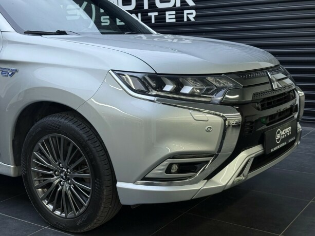 mitsubishi-outlander-elektrisitetbensin-2019-big-2