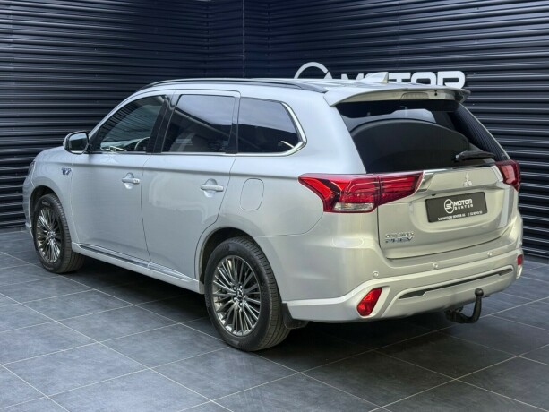 mitsubishi-outlander-elektrisitetbensin-2019-big-1