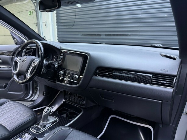 mitsubishi-outlander-elektrisitetbensin-2019-big-11