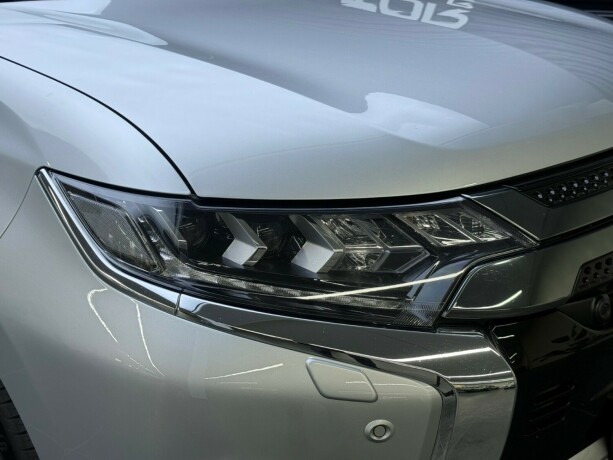 mitsubishi-outlander-elektrisitetbensin-2019-big-3