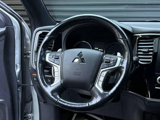 mitsubishi-outlander-elektrisitetbensin-2019-big-12