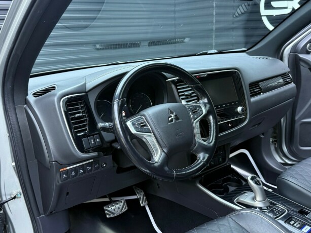 mitsubishi-outlander-elektrisitetbensin-2019-big-10