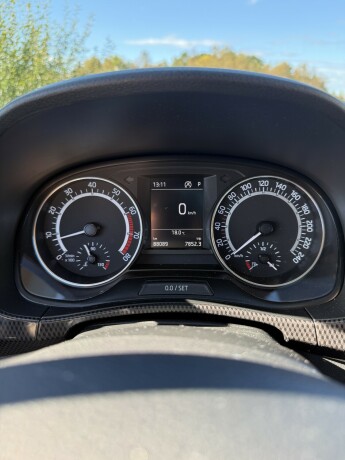 2017-fabia-skoda-12l-bensin-big-10
